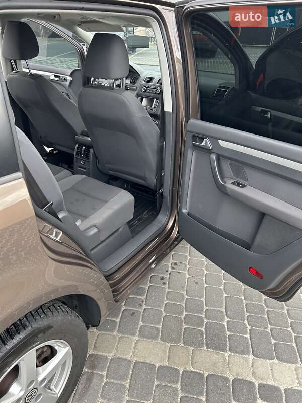 Микровэн Volkswagen Touran 2011 в Иршаве