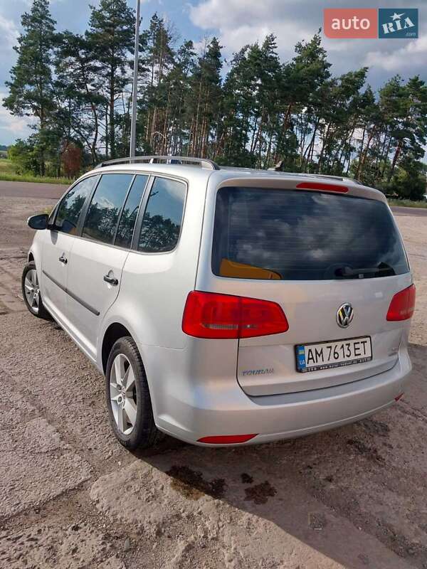 Микровэн Volkswagen Touran 2013 в Чуднове