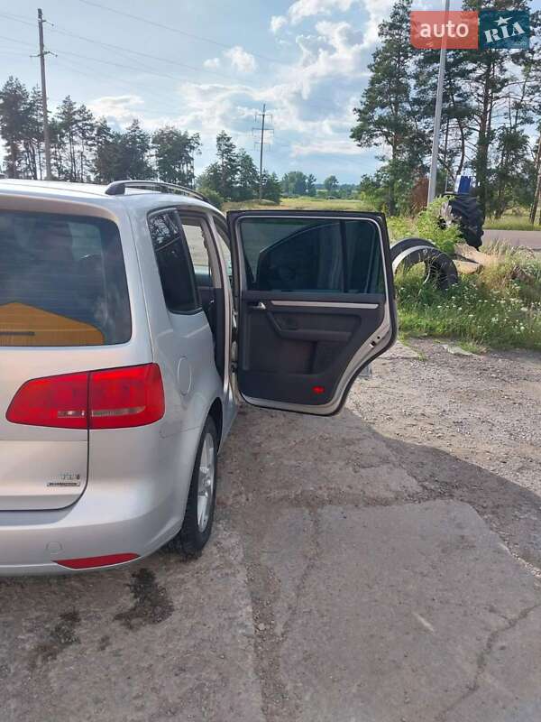 Микровэн Volkswagen Touran 2013 в Чуднове