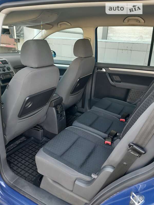 Минивэн Volkswagen Touran 2008 в Киеве