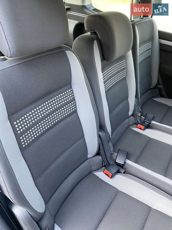 Микровэн Volkswagen Touran 2013 в Мукачево