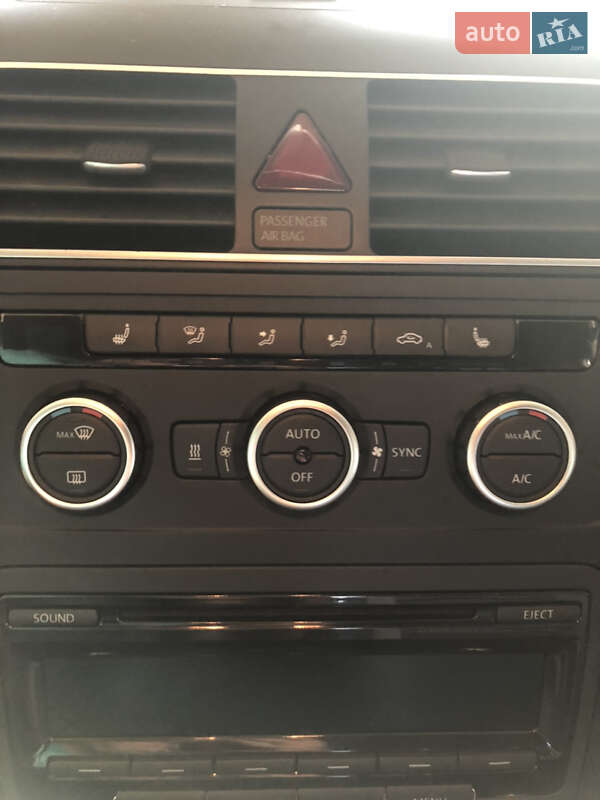 Микровэн Volkswagen Touran 2013 в Мукачево