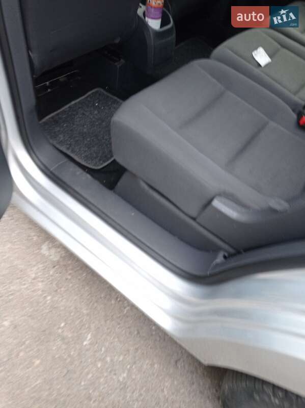 Минивэн Volkswagen Touran 2006 в Львове