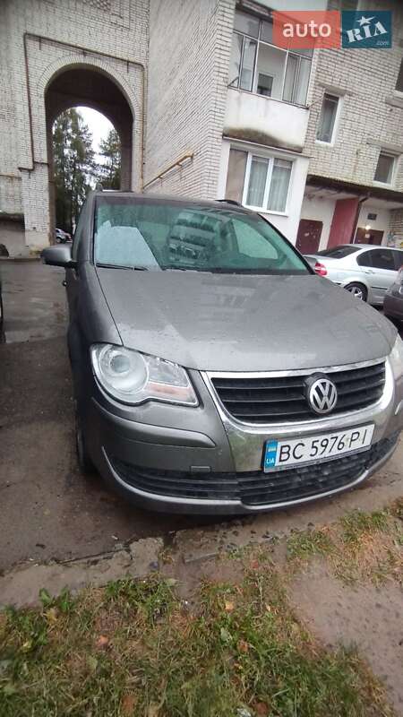 Мінівен Volkswagen Touran 2007 в Новояворівську