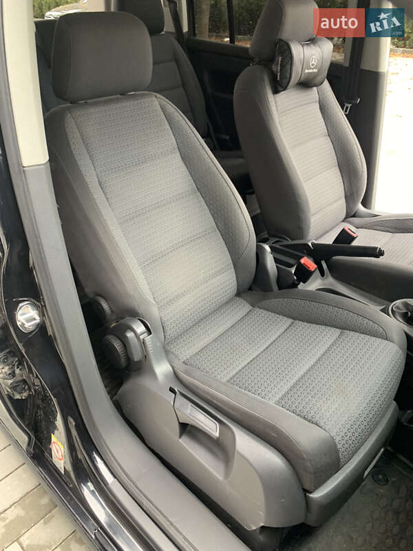 Мінівен Volkswagen Touran 2007 в Ужгороді