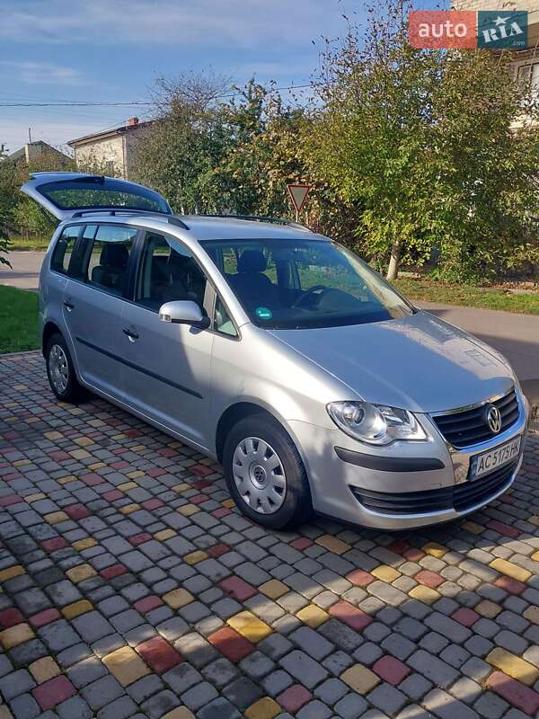 Минивэн Volkswagen Touran 2008 в Нововолынске