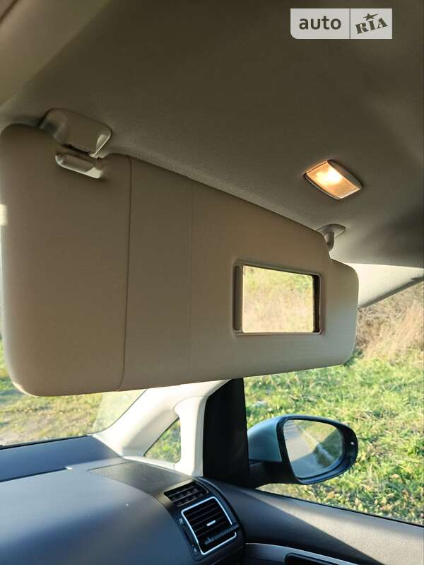 Микровэн Volkswagen Touran 2011 в Львове фото 51 Микровэн Volkswagen Touran 2011 в Львове