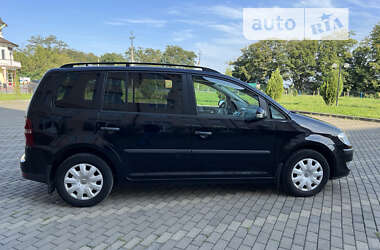 Мінівен Volkswagen Touran 2008 в Чернівцях