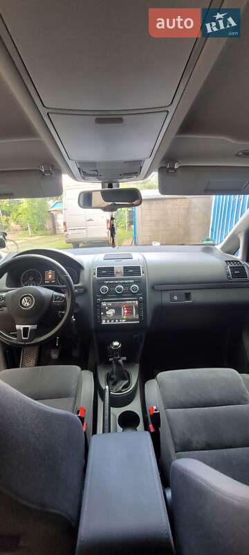 Микровэн Volkswagen Touran 2014 в Черновцах