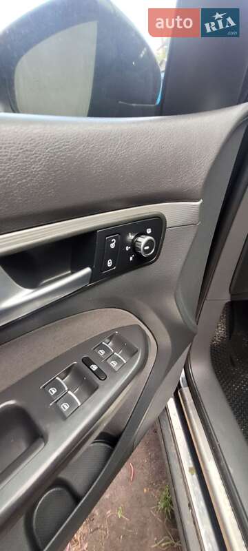 Микровэн Volkswagen Touran 2014 в Черновцах