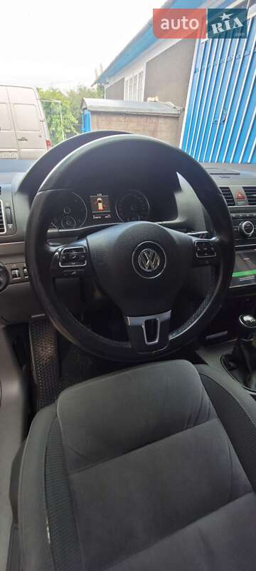 Микровэн Volkswagen Touran 2014 в Черновцах
