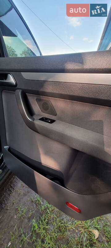 Микровэн Volkswagen Touran 2014 в Черновцах