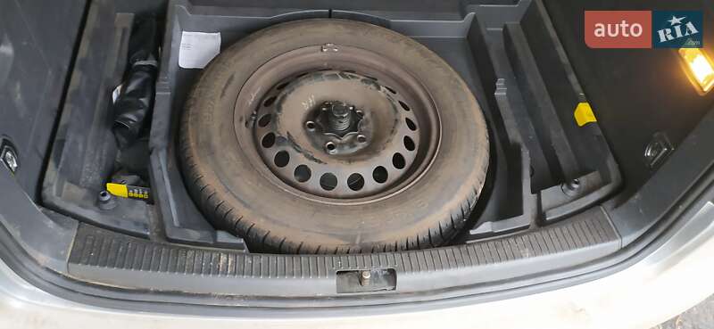 Минивэн Volkswagen Touran 2006 в Светловодске