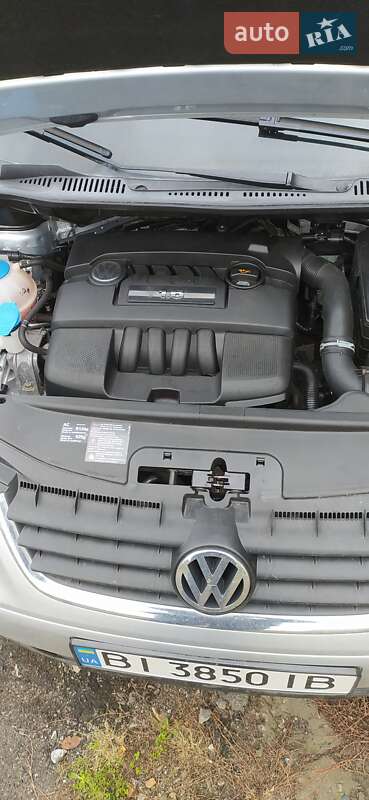 Минивэн Volkswagen Touran 2006 в Светловодске