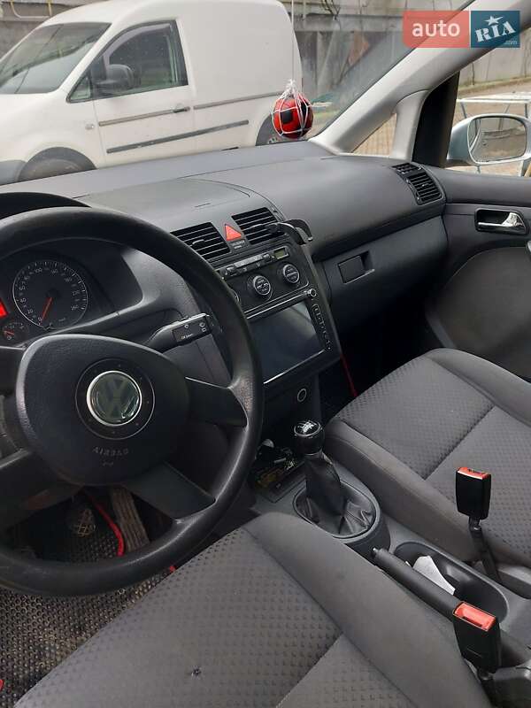 Минивэн Volkswagen Touran 2006 в Иршаве