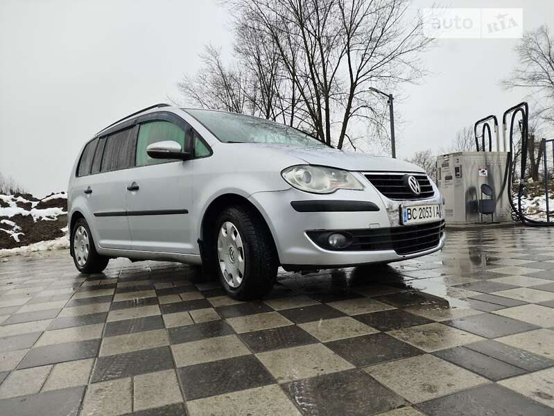 Минивэн Volkswagen Touran 2010 в Самборе