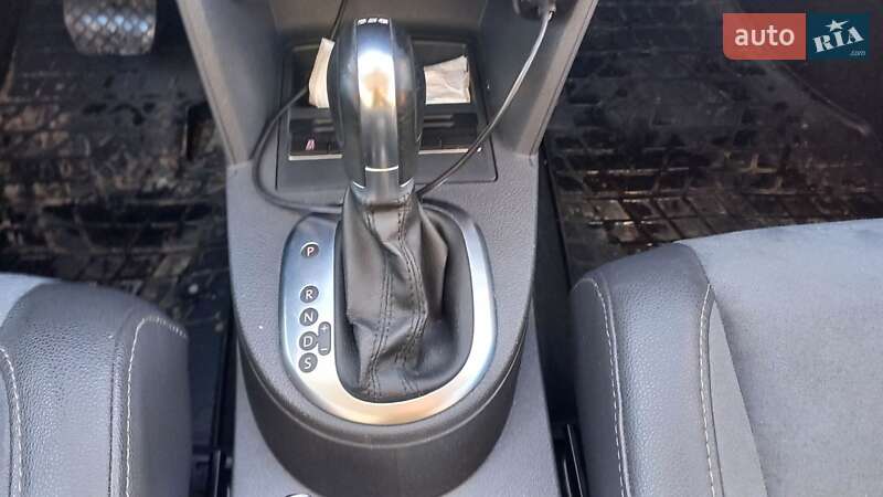 Микровэн Volkswagen Touran 2011 в Киеве