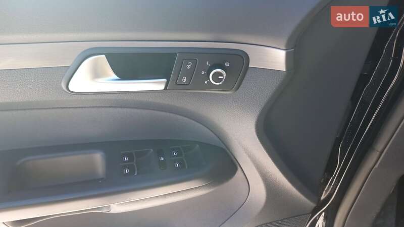 Микровэн Volkswagen Touran 2011 в Киеве