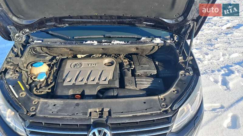 Микровэн Volkswagen Touran 2011 в Киеве