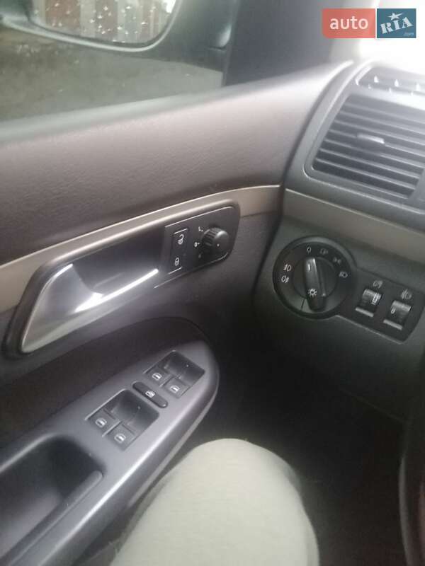 Минивэн Volkswagen Touran 2007 в Киеве
