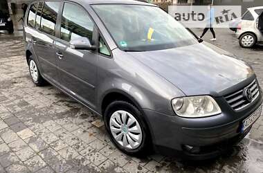 Мінівен Volkswagen Touran 2006 в Воловцю