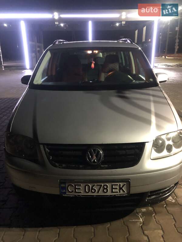 Минивэн Volkswagen Touran 2004 в Черновцах