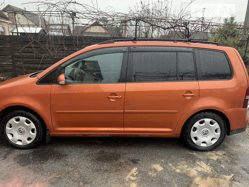 Минивэн Volkswagen Touran 2008 в Полонном