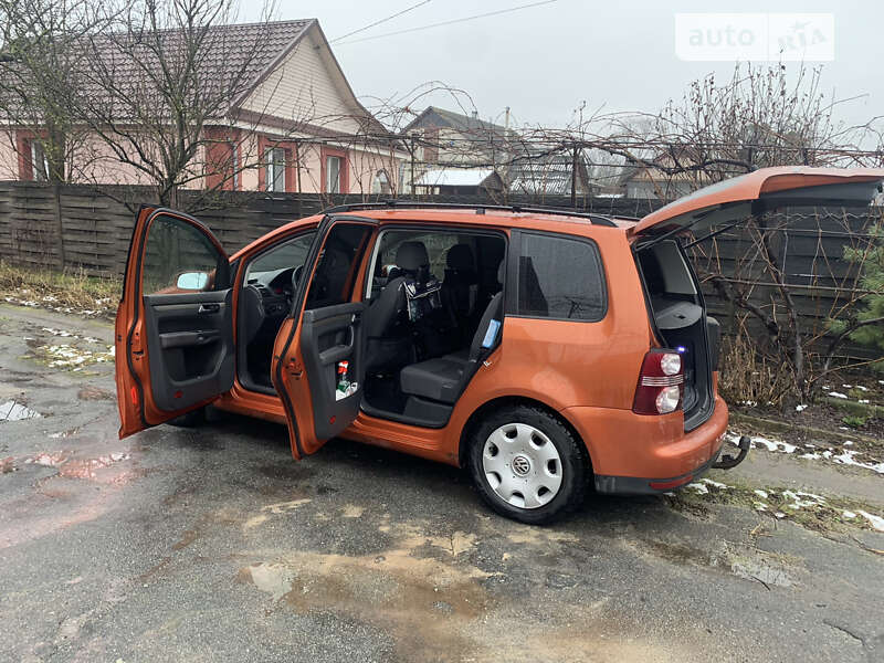 Минивэн Volkswagen Touran 2008 в Полонном