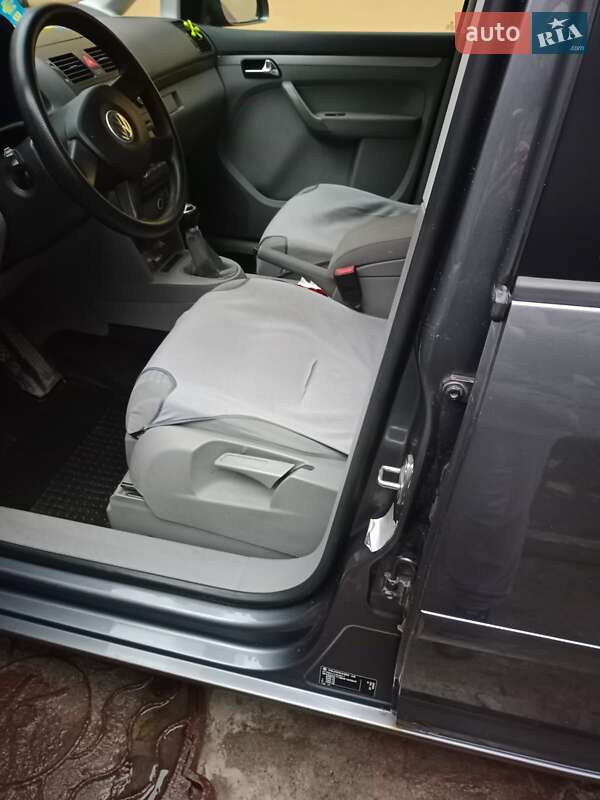 Минивэн Volkswagen Touran 2006 в Днепре