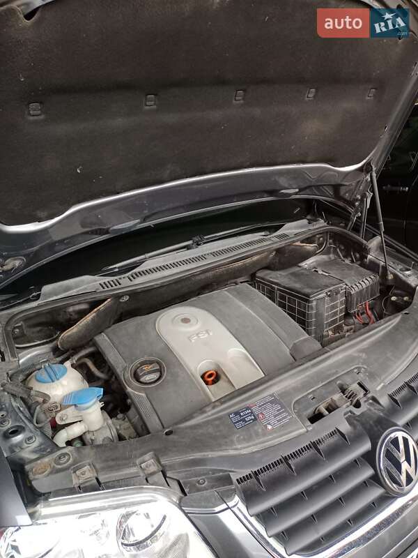 Минивэн Volkswagen Touran 2006 в Днепре