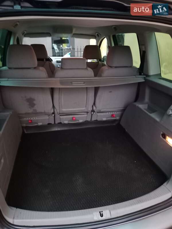 Минивэн Volkswagen Touran 2006 в Днепре