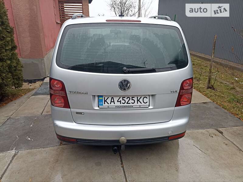 Минивэн Volkswagen Touran 2007 в Киеве