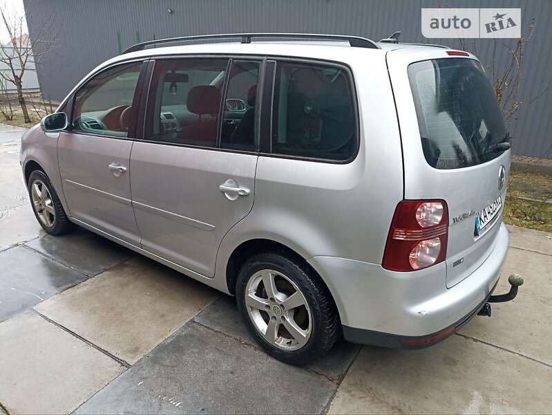 Минивэн Volkswagen Touran 2007 в Киеве