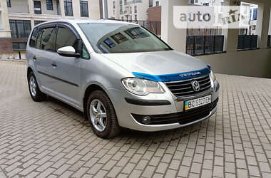 Мінівен Volkswagen Touran 2009 в Львові