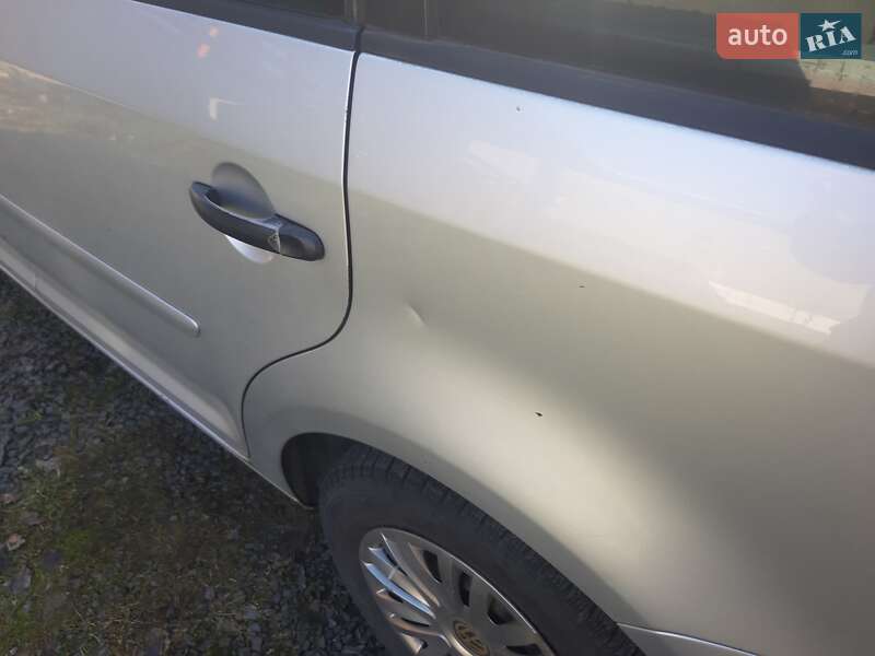 Минивэн Volkswagen Touran 2005 в Ужгороде