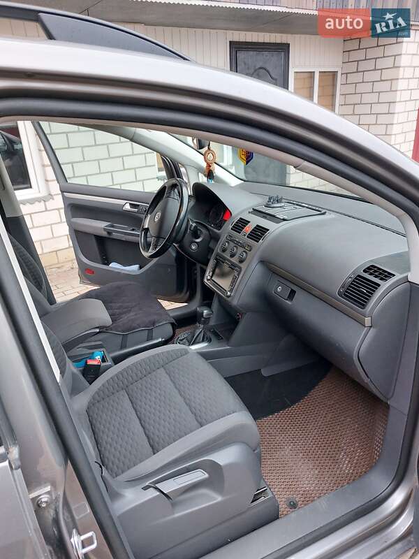 Микровэн Volkswagen Touran 2010 в Броварах фото 11 Микровэн Volkswagen Touran 2010 в Броварах