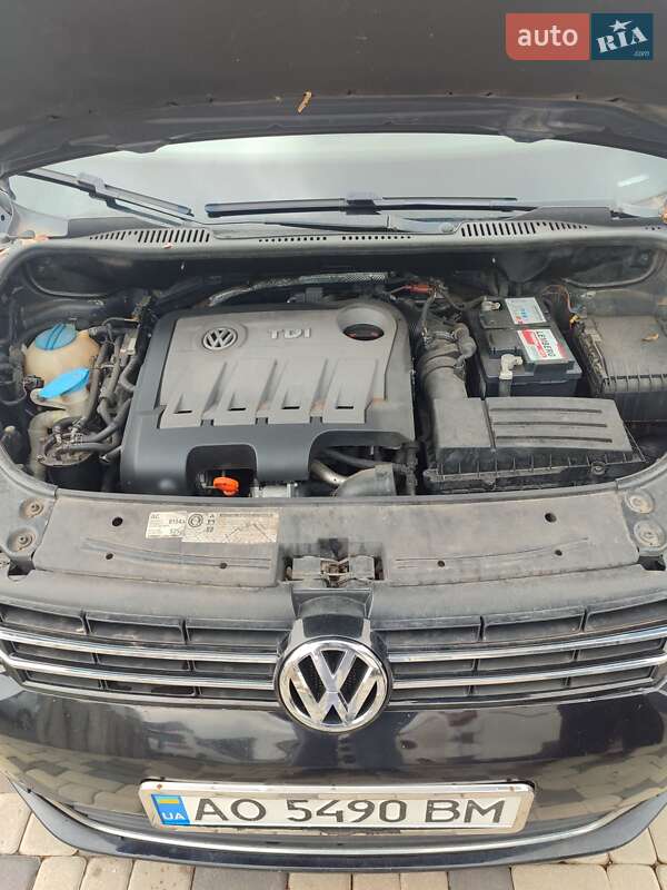 Микровэн Volkswagen Touran 2012 в Берегово