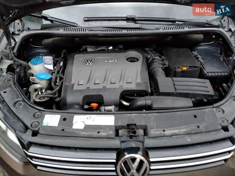 Микровэн Volkswagen Touran 2011 в Сквире