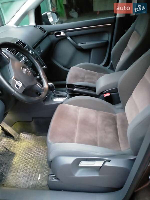 Микровэн Volkswagen Touran 2011 в Сквире