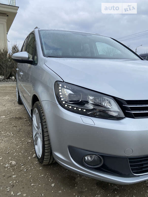 Минивэн Volkswagen Touran 2010 в Сторожинце