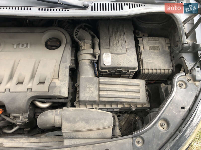 Минивэн Volkswagen Touran 2012 в Харькове