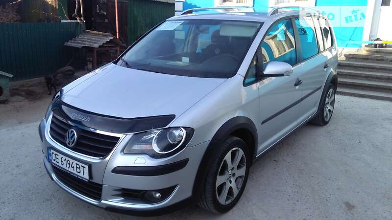 Мінівен Volkswagen Touran 2008 в Чернівцях