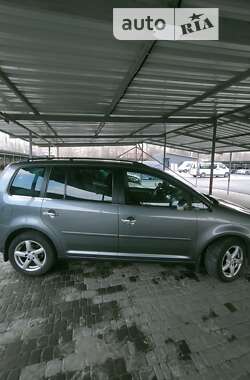 Минивэн Volkswagen Touran 2007 в Кривом Роге