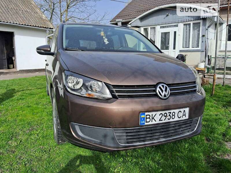 Мінівен Volkswagen Touran 2011 в Дубні