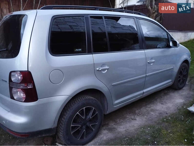 Мінівен Volkswagen Touran 2008 в Львові