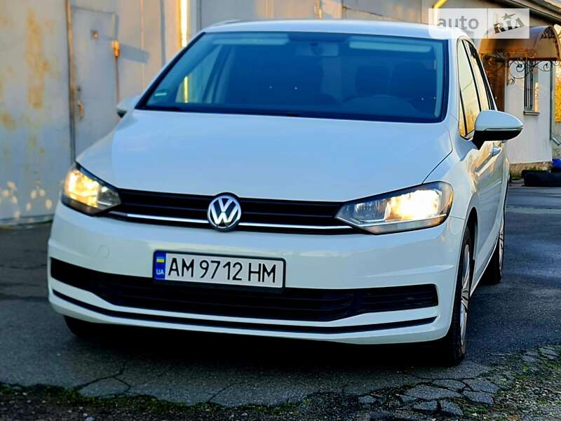 Микровэн Volkswagen Touran 2017 в Бердичеве