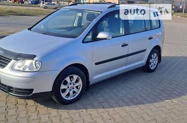 Мінівен Volkswagen Touran 2004 в Хотині