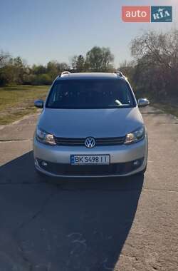 Минивэн Volkswagen Touran 2012 в 