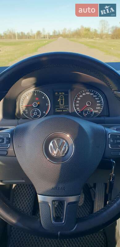 Мінівен Volkswagen Touran 2012 в Сарнах