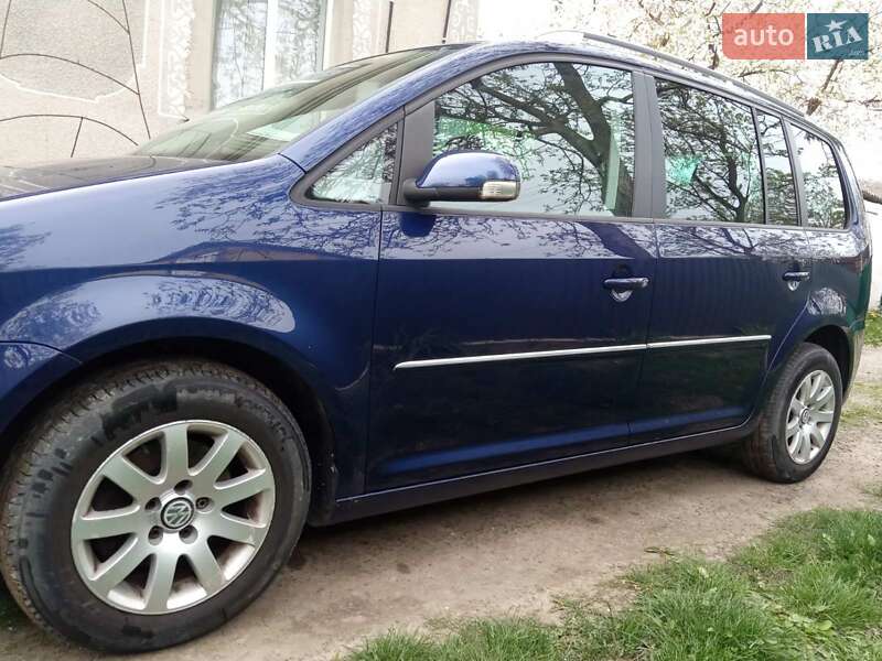 Мінівен Volkswagen Touran 2007 в Дубні